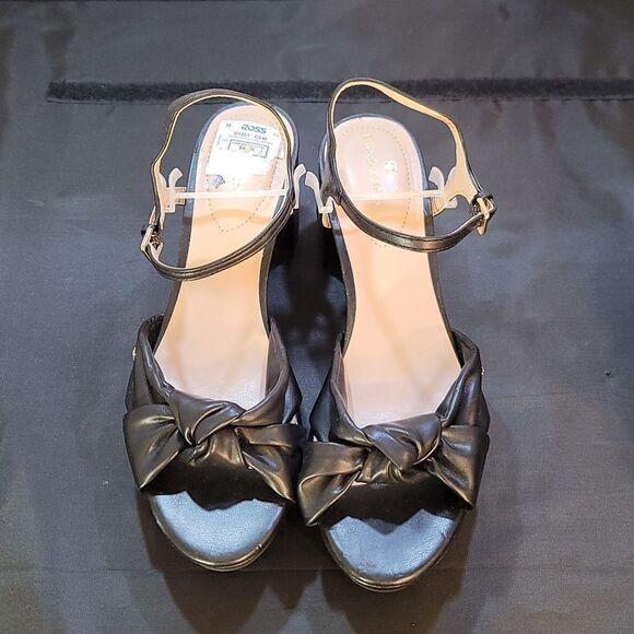 BRAND NEW BANDOLINO BLOCK HEEL ADJUSTABLE BUCKLE ANKLE STRAP SANDAL - Picture 3 of 16